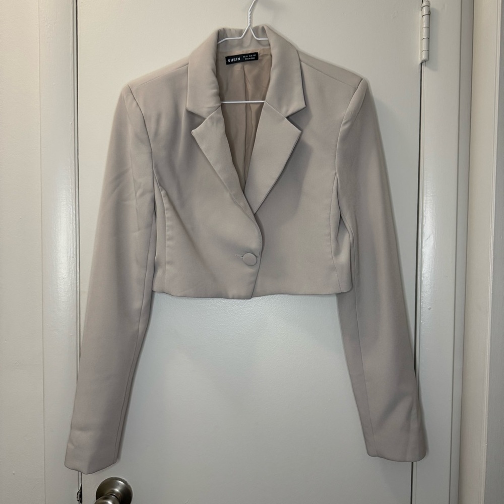 SHEIN Light Beige Cropped Blazer